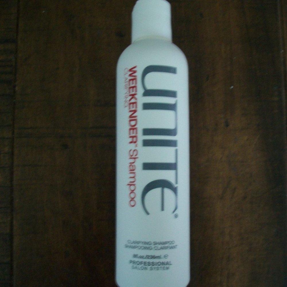 NWOT UNITE Weekender Clarifying Shampoo 8 Oz